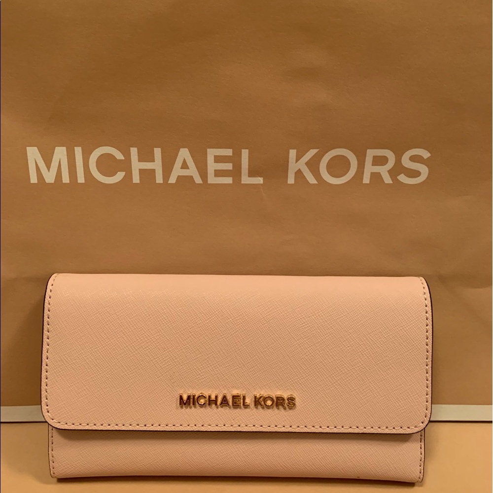 💕🛍 NWT MICHAEL KORS WALLET